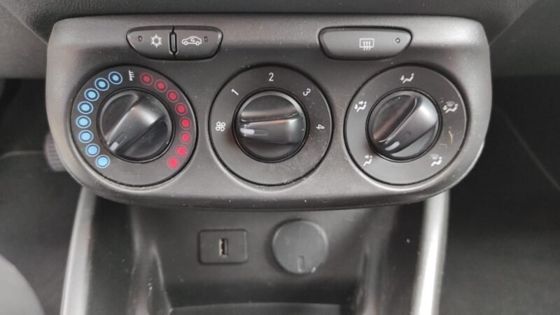 OPEL Corsa 1.4i EDITION