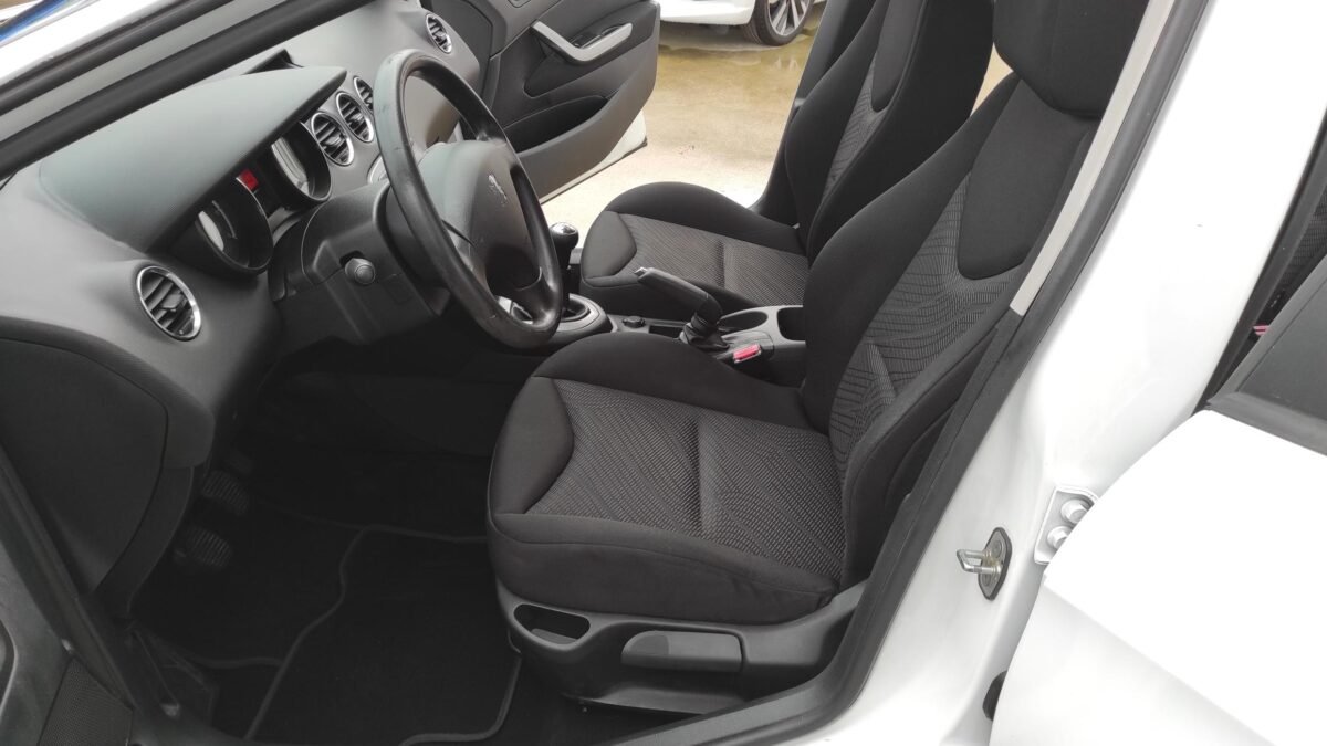 PEUGEOT 308 1.6 HDI CONFORT