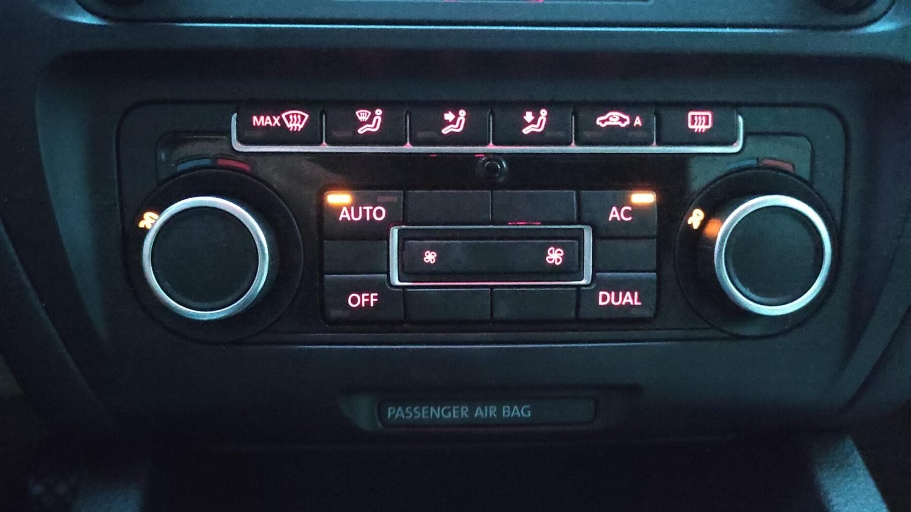 VOLKSWAGEN JETTA 1.6 TDI SPORT