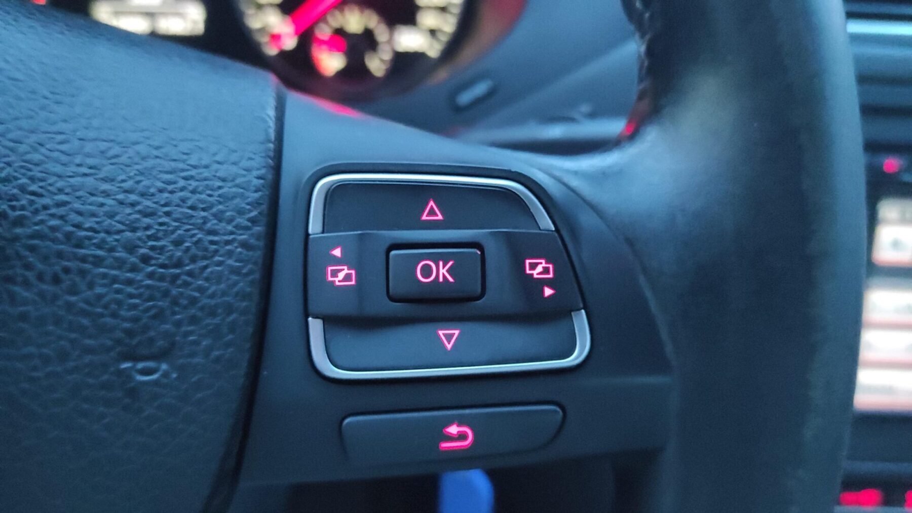 VOLKSWAGEN JETTA 1.6 TDI SPORT
