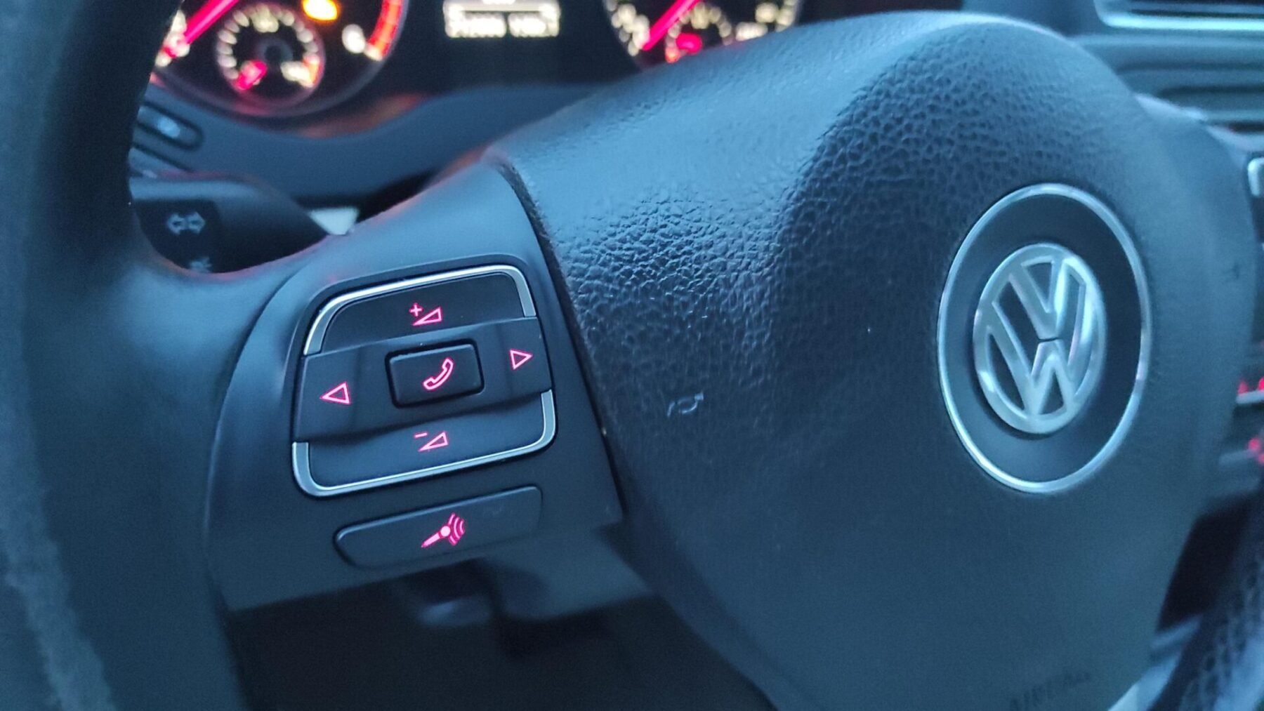 VOLKSWAGEN JETTA 1.6 TDI SPORT