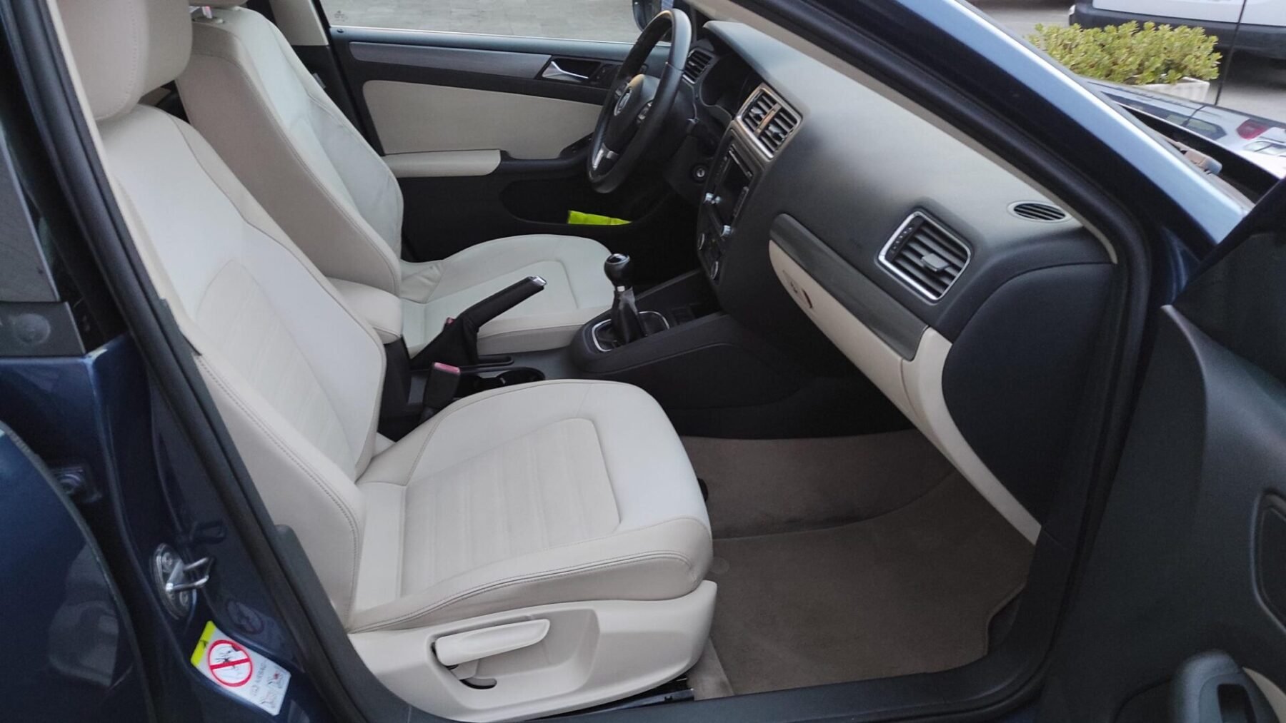 VOLKSWAGEN JETTA 1.6 TDI SPORT