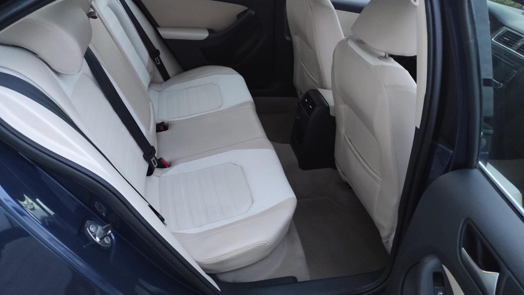 VOLKSWAGEN JETTA 1.6 TDI SPORT
