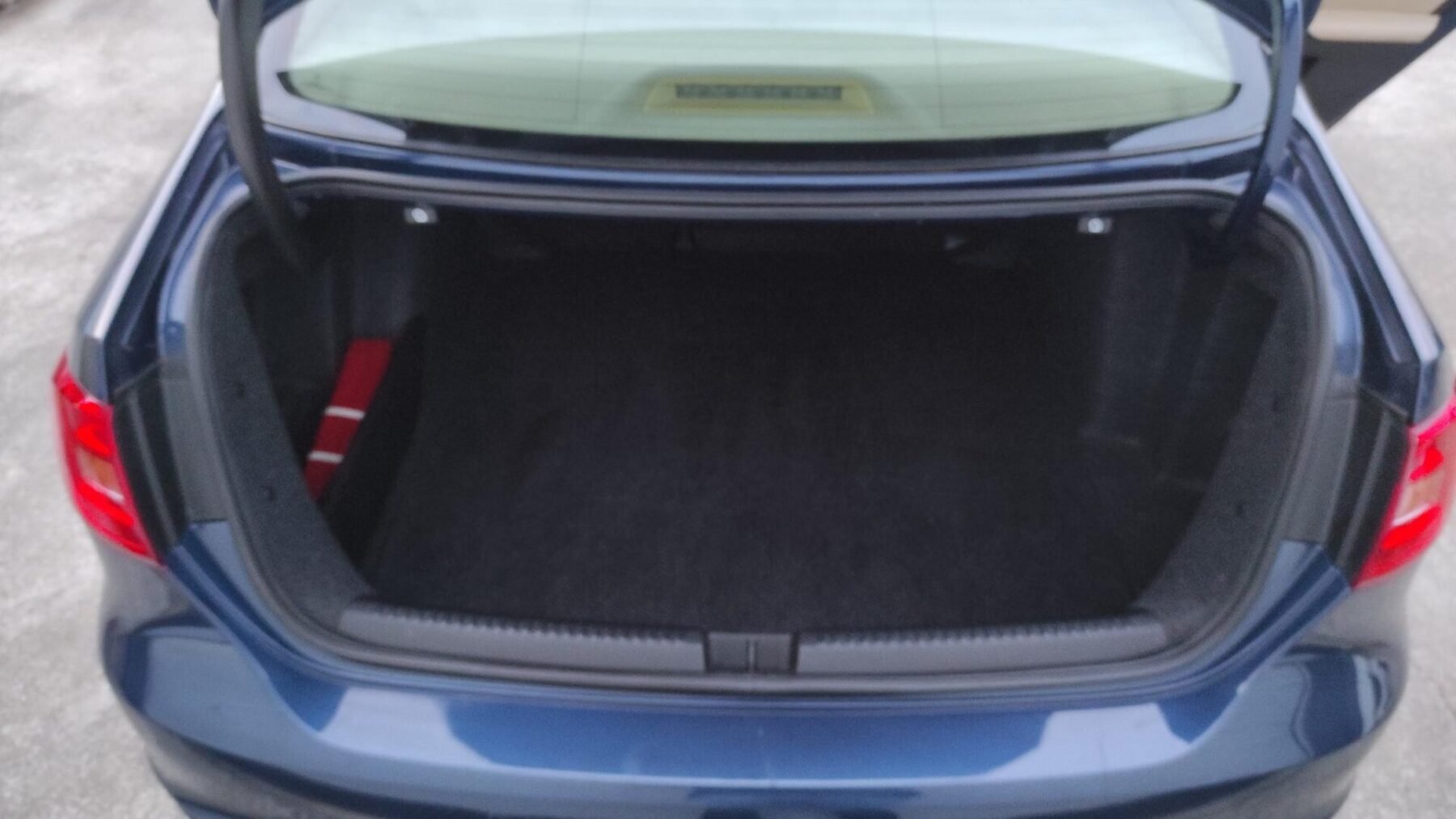 VOLKSWAGEN JETTA 1.6 TDI SPORT