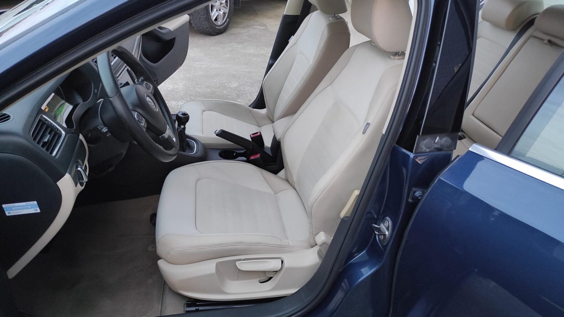 VOLKSWAGEN JETTA 1.6 TDI SPORT