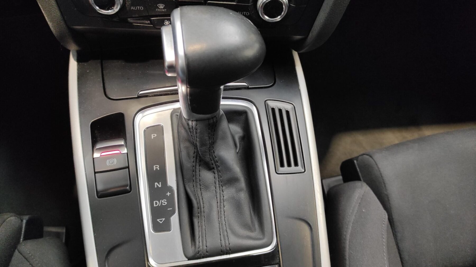 AUDI A4 2.0 TDI S-LINE EDITION