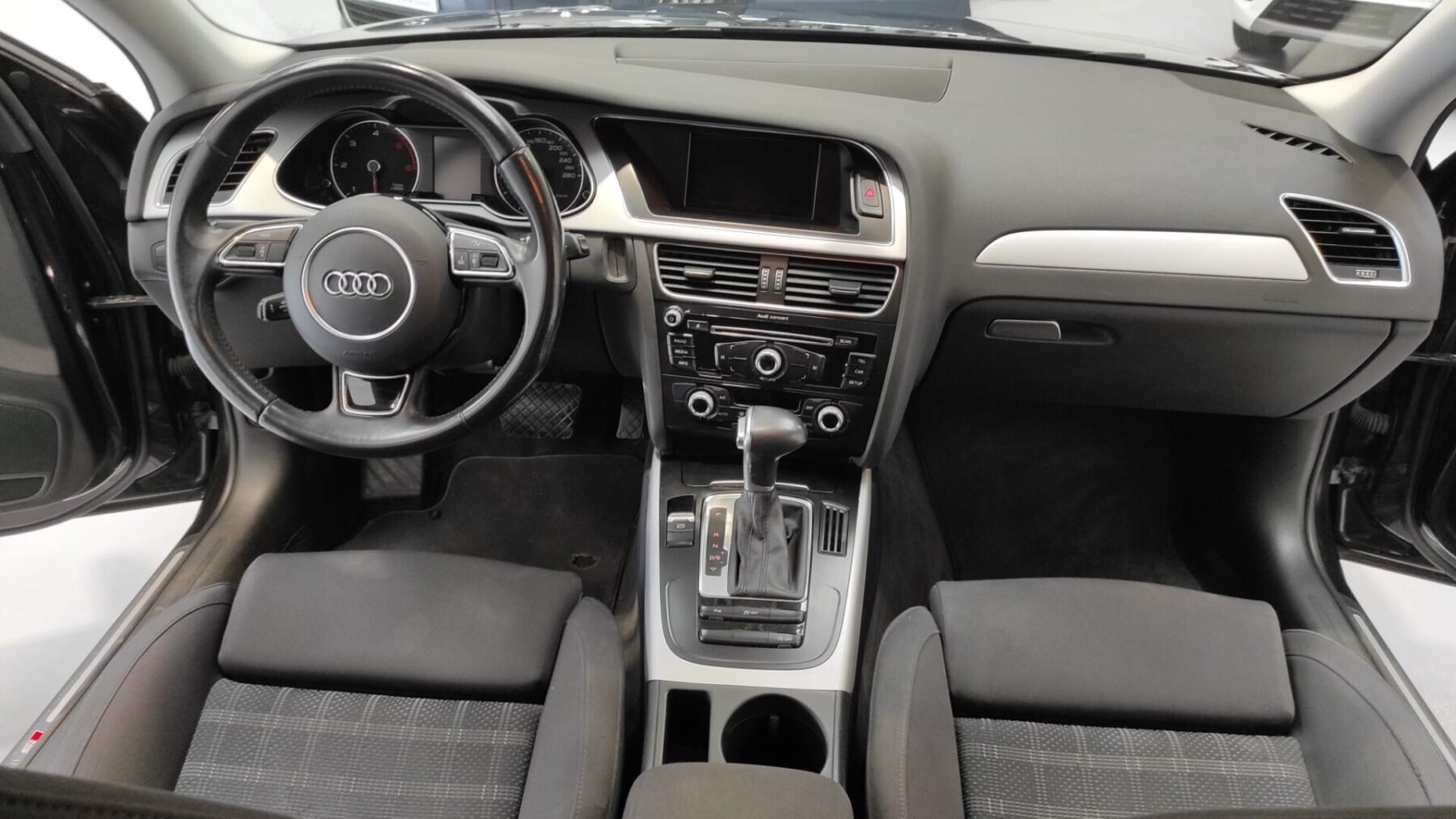 AUDI A4 2.0 TDI S-LINE EDITION