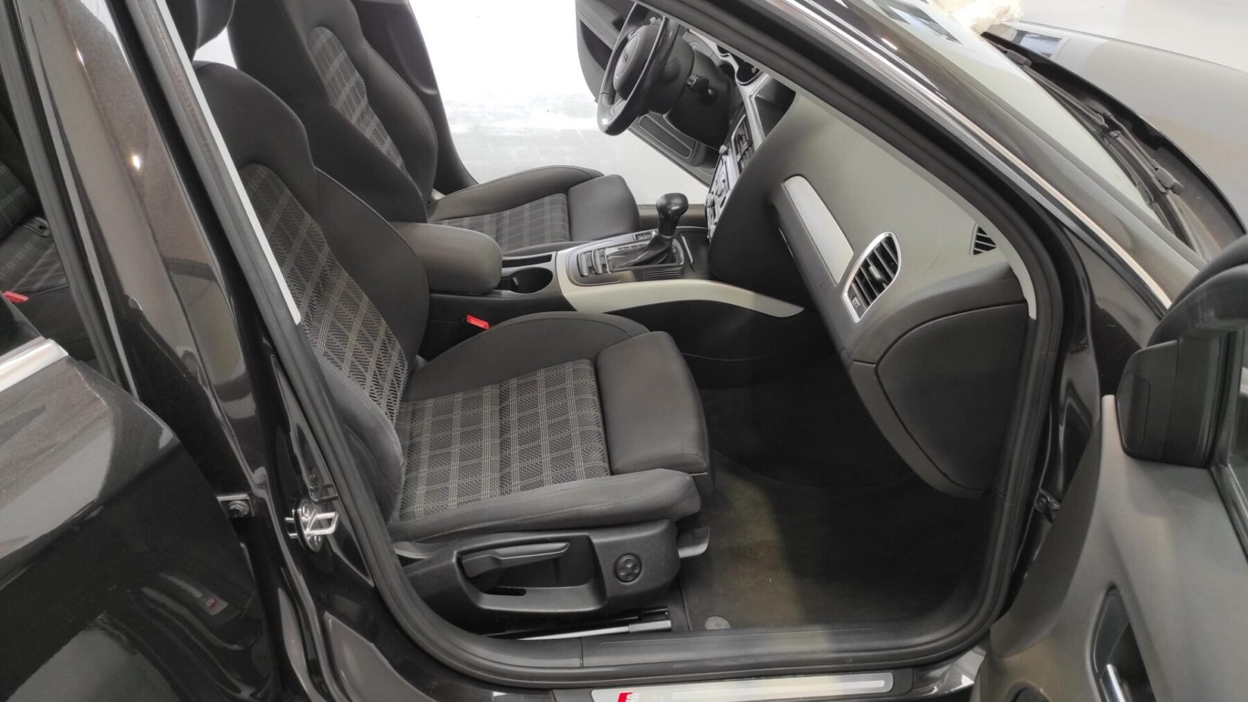 AUDI A4 2.0 TDI S-LINE EDITION