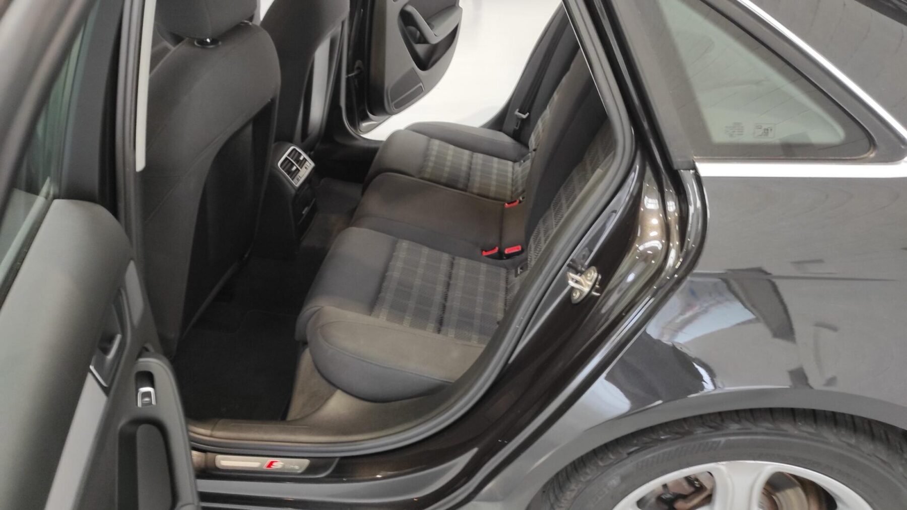 AUDI A4 2.0 TDI S-LINE EDITION