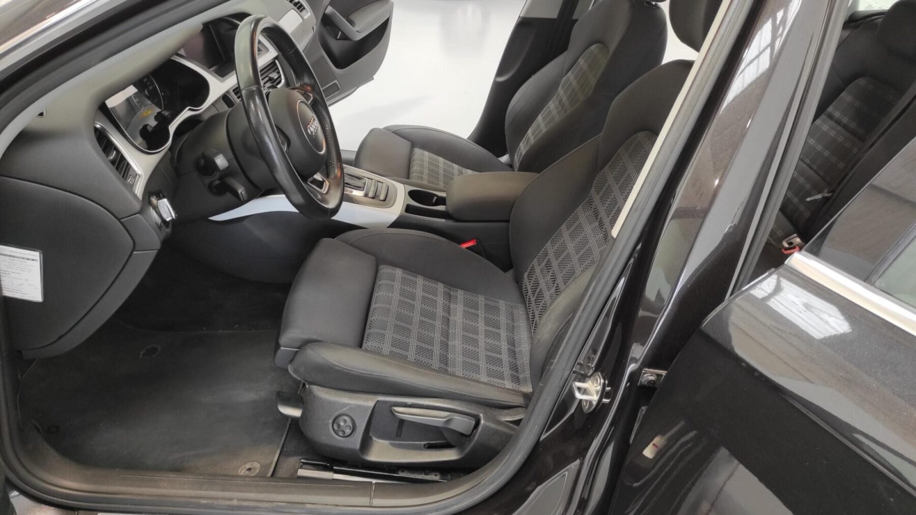 AUDI A4 2.0 TDI S-LINE EDITION