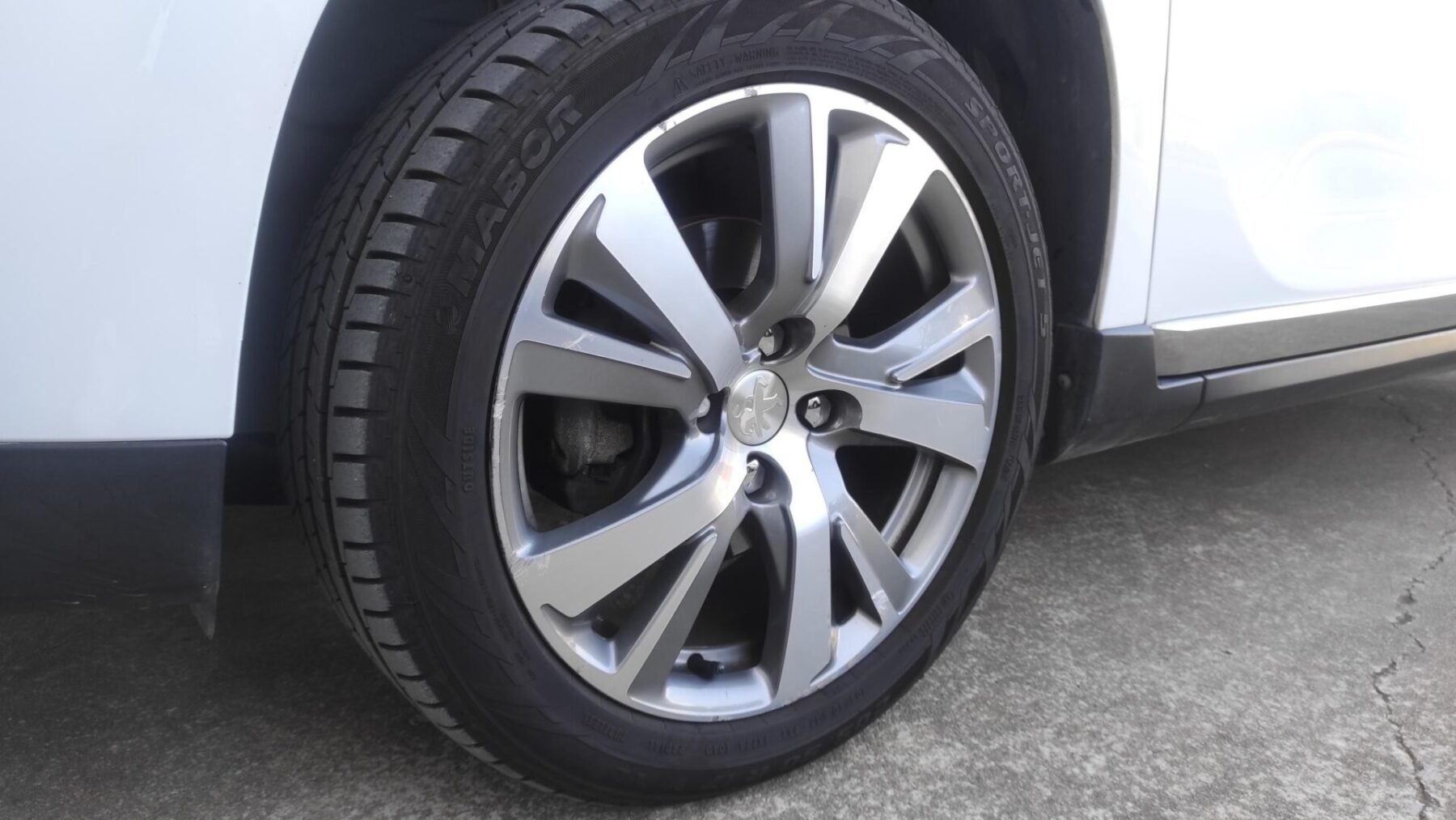 PEUGEOT 2008 1.6 BlueHDi Allure