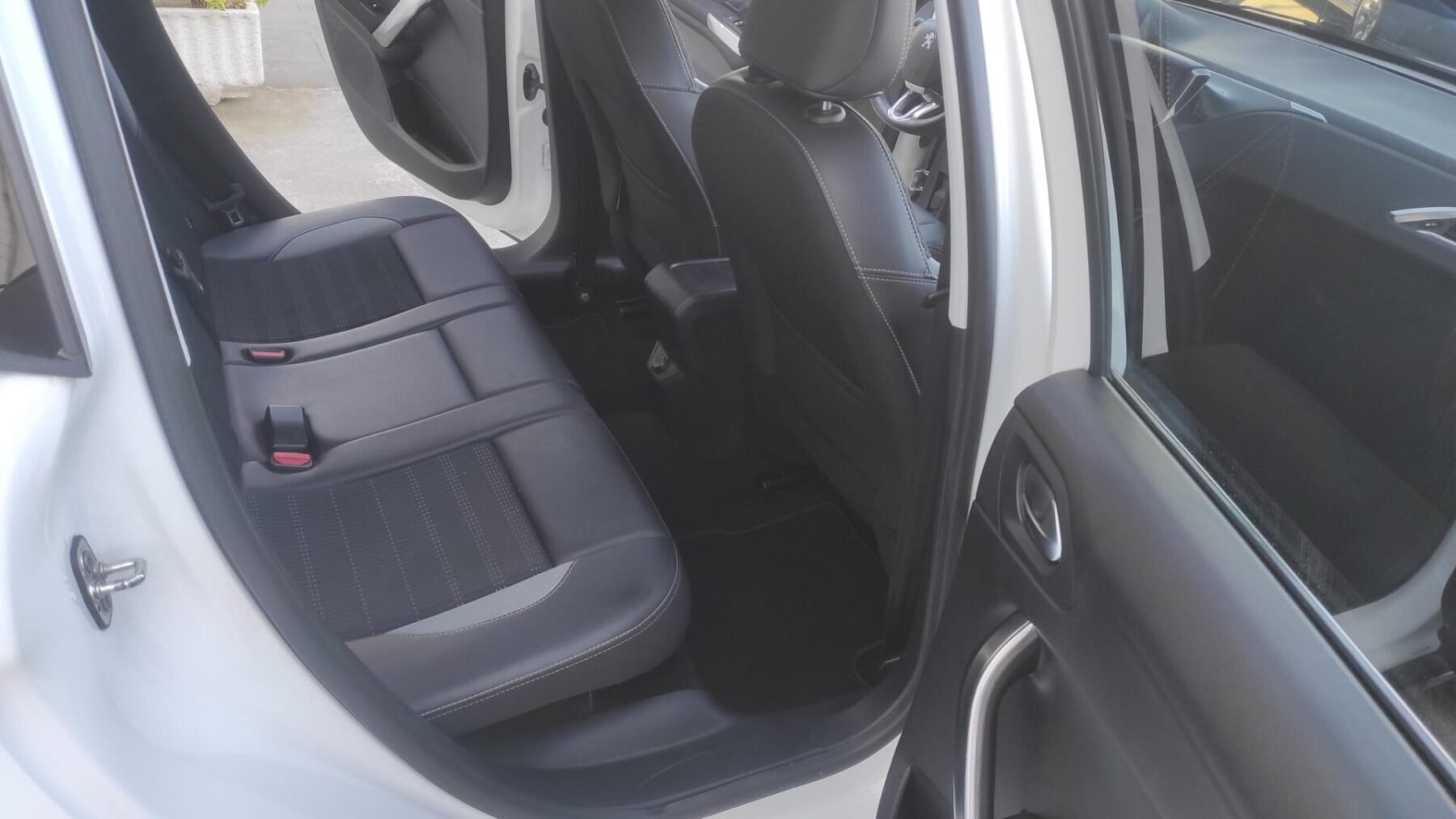PEUGEOT 2008 1.6 BlueHDi Allure