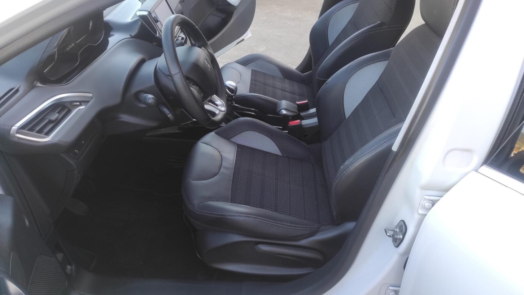 PEUGEOT 2008 1.6 BlueHDi Allure