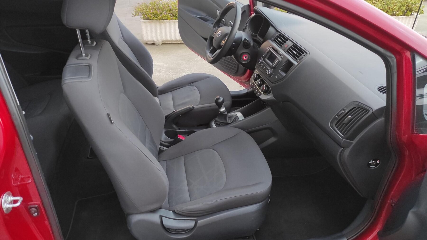 KIA RIO 1.2i CONCEPT