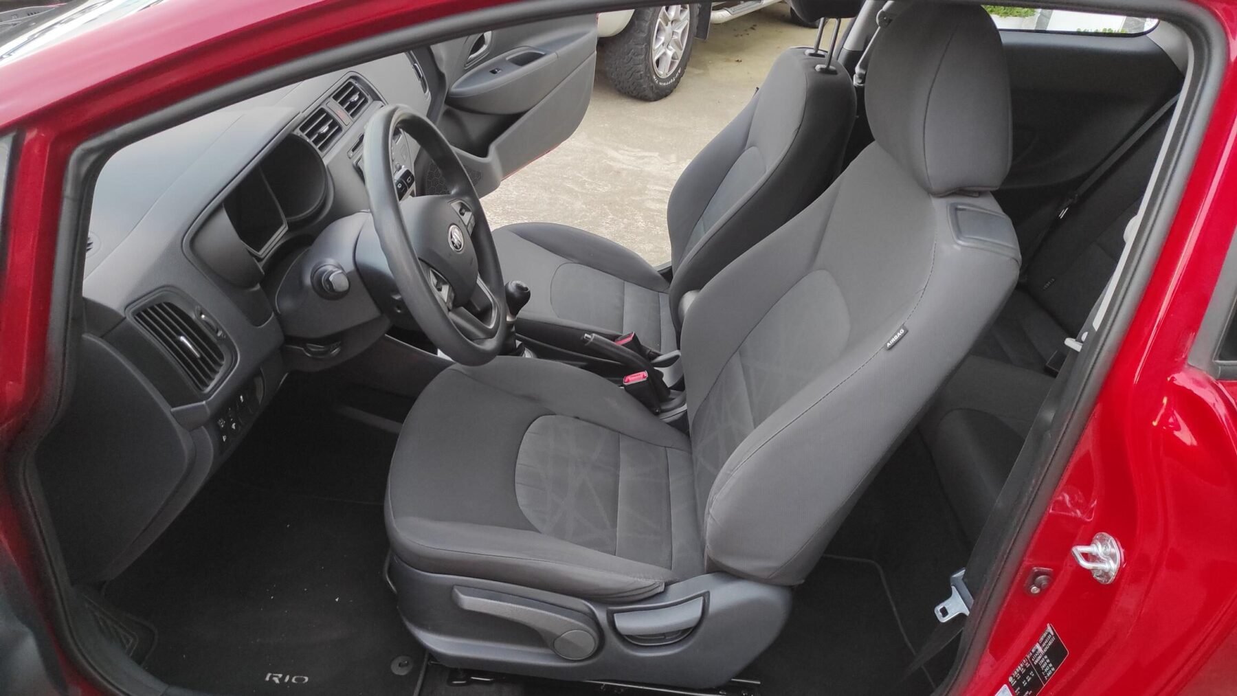 KIA RIO 1.2i CONCEPT