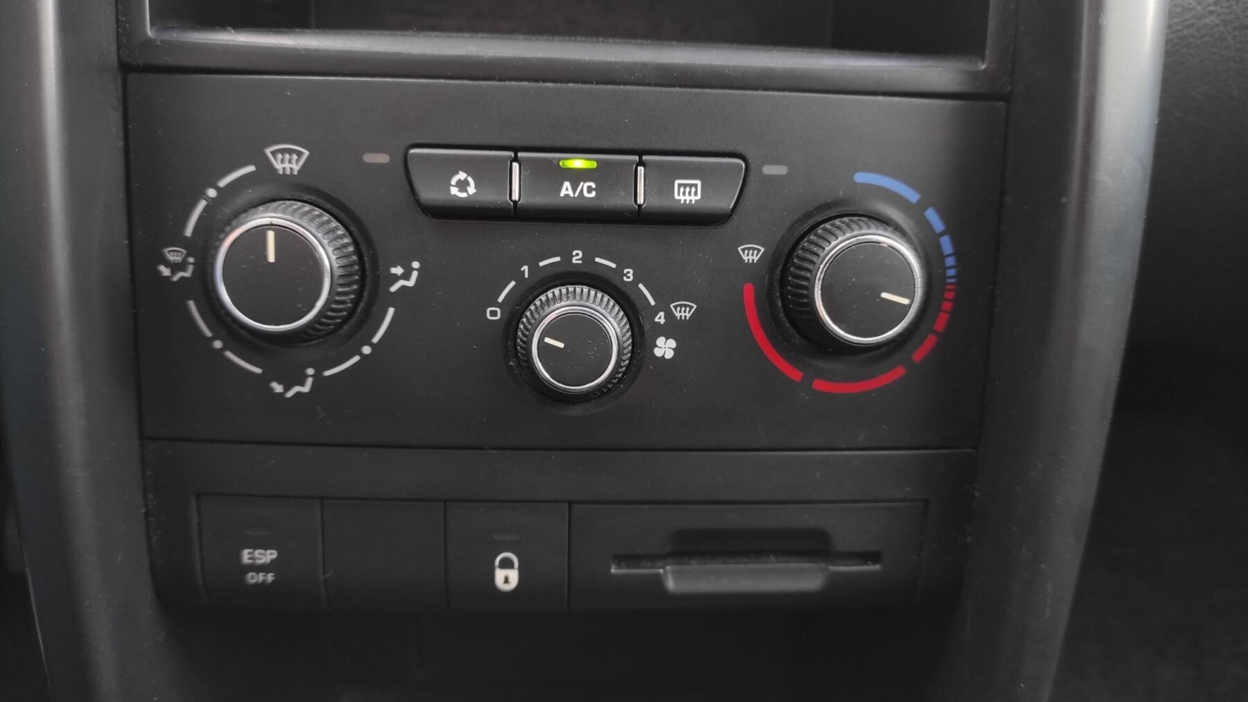 PEUGEOT 207 1.4 HDI CONFORT