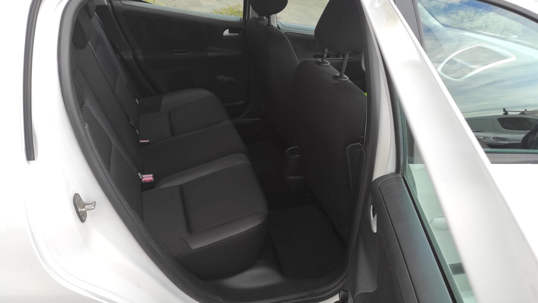 PEUGEOT 207 1.4 HDI CONFORT