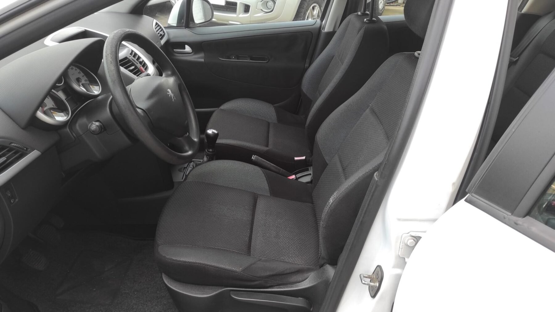 PEUGEOT 207 1.4 HDI CONFORT