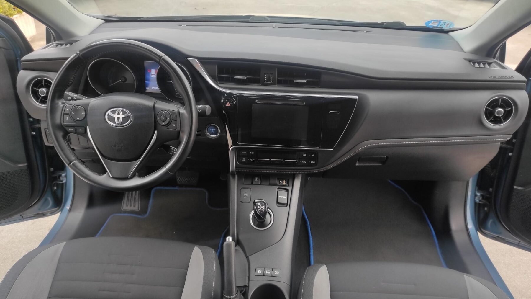 TOYOTA AURIS 1.8 140 HYBRID ACTIVE 
