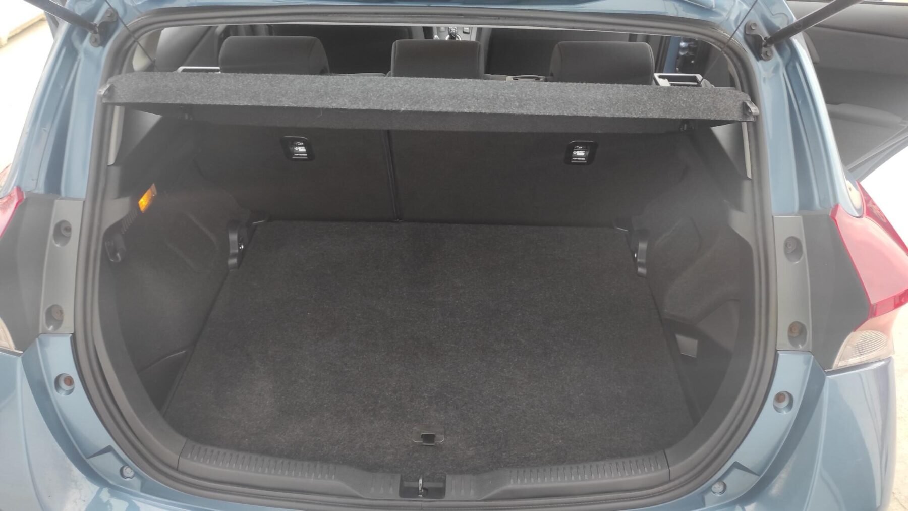 TOYOTA AURIS 1.8 140 HYBRID ACTIVE 