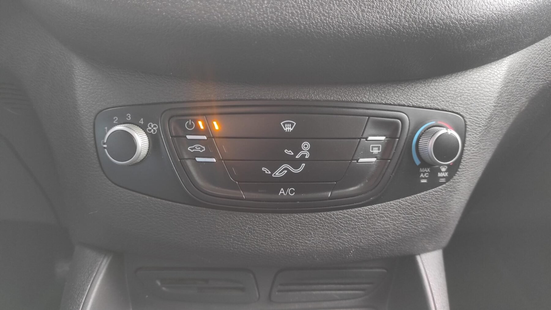 FORD TRANSIT COURIER 1.5 TDci TREND