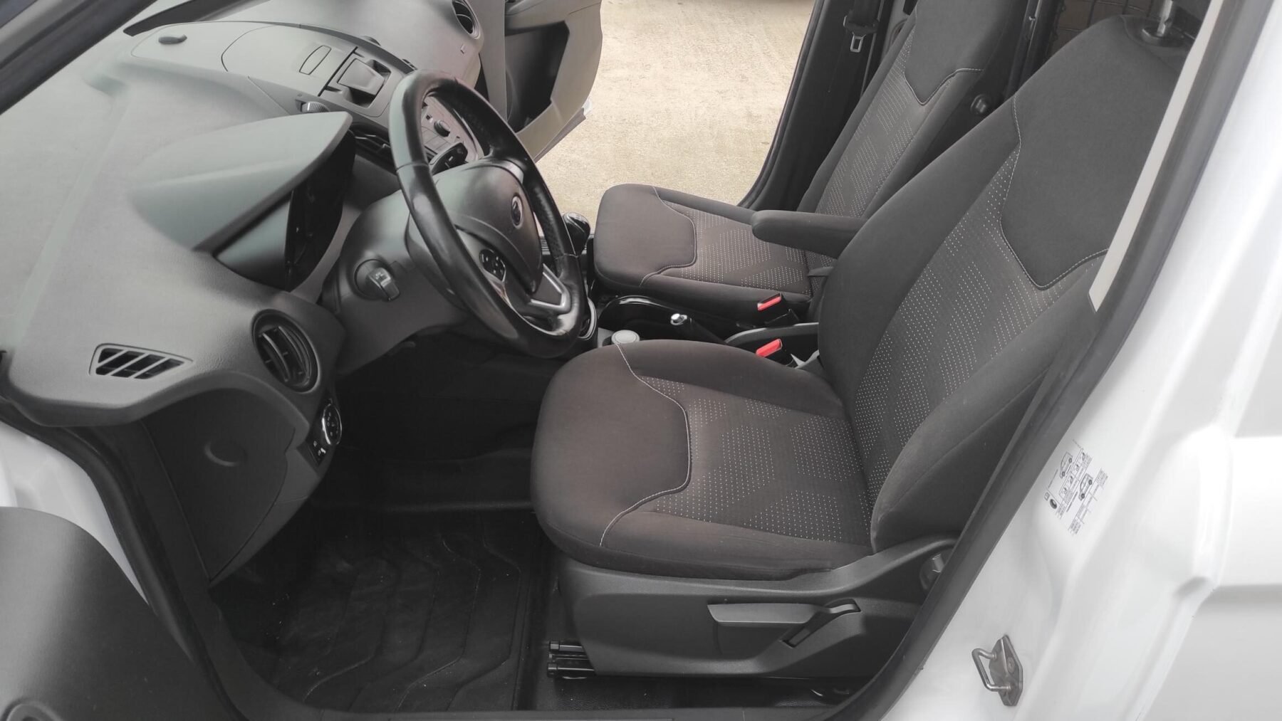 FORD TRANSIT COURIER 1.5 TDci TREND