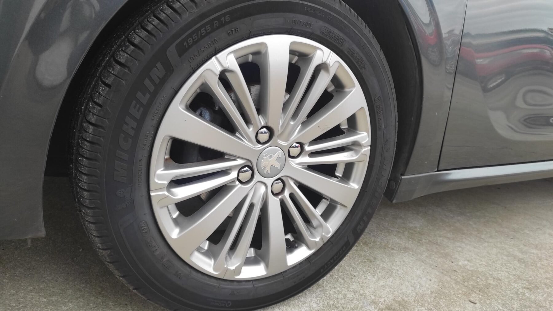 PEUGEOT 208 1.6 Blue-HDi Allure