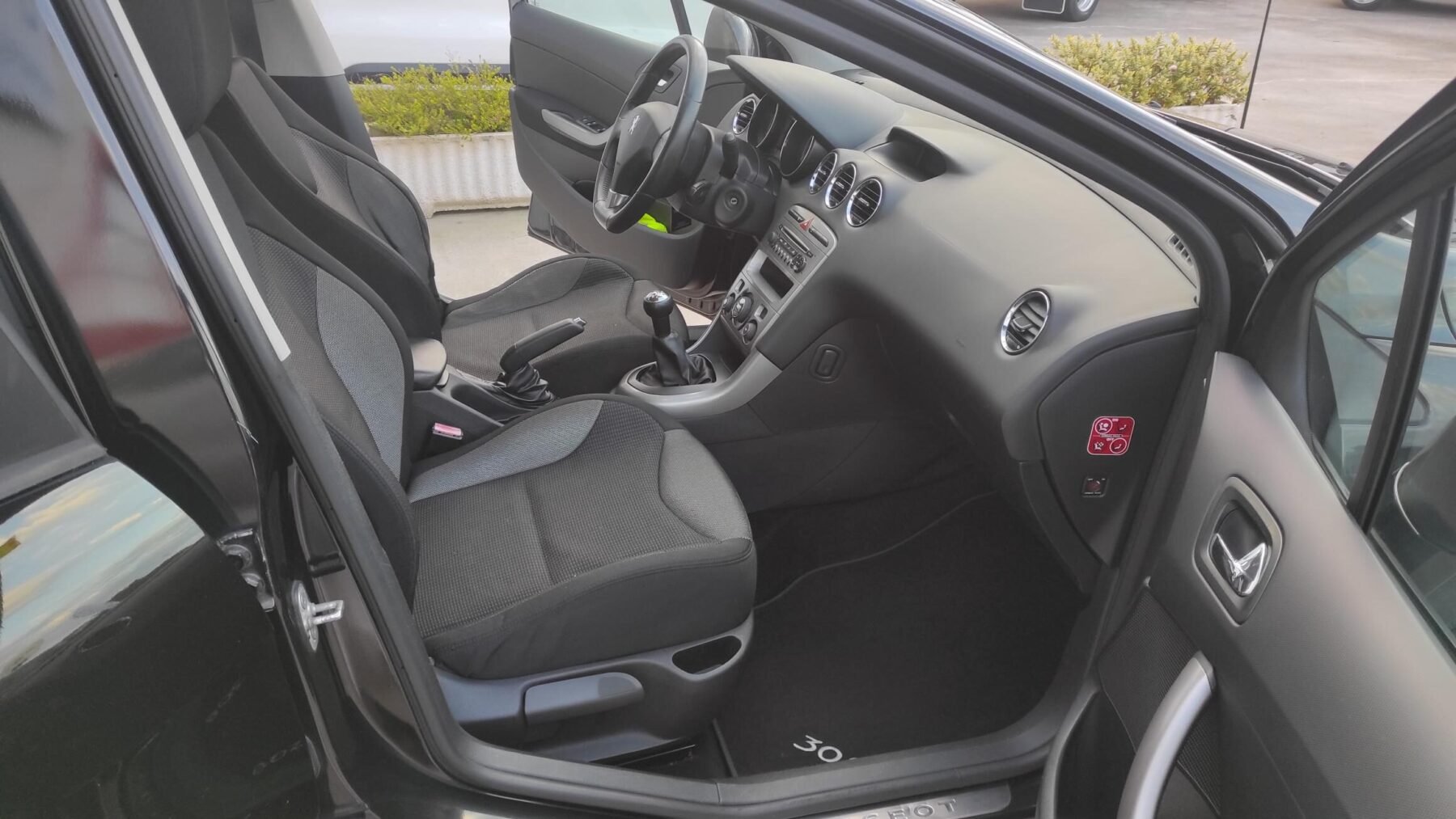 PEUGEOT 308 1.6 HDI SPORTIUM