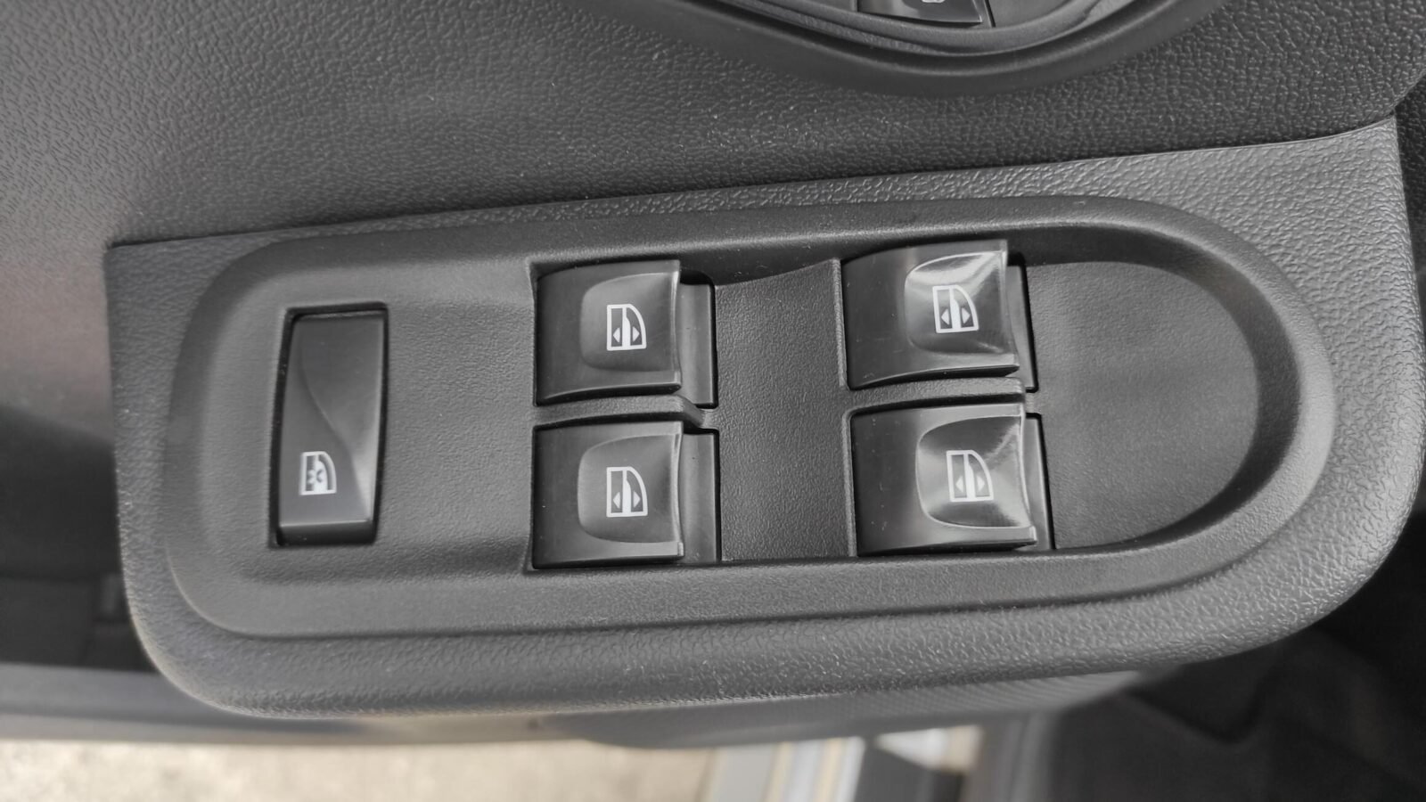 DACIA DUSTER 1.5 DCi LAUREATE 4X2
