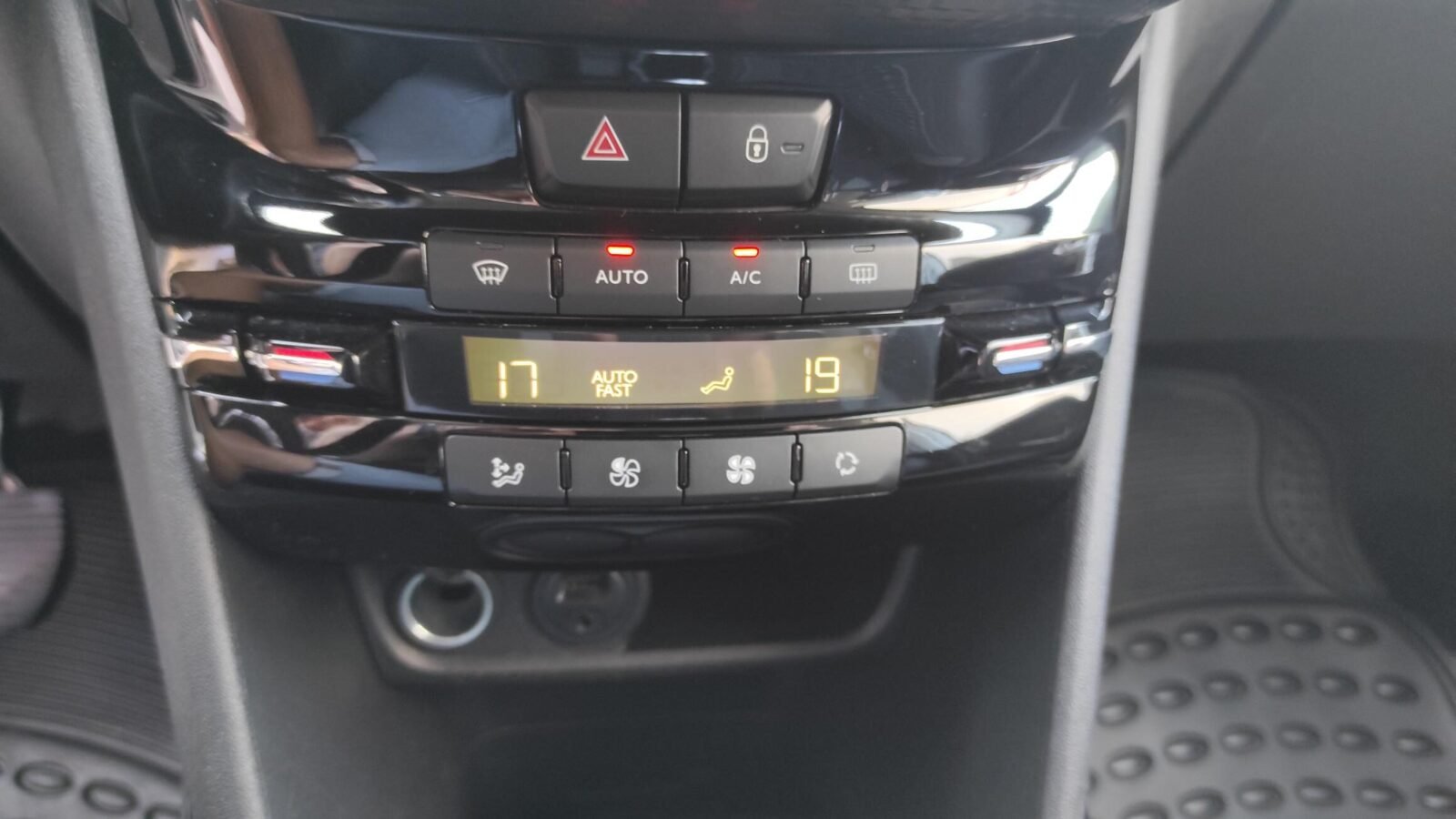 PEUGEOT 2008 1.6 BlueHDi ALLURE