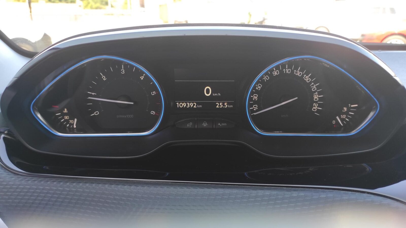 PEUGEOT 2008 1.6 BlueHDi ALLURE