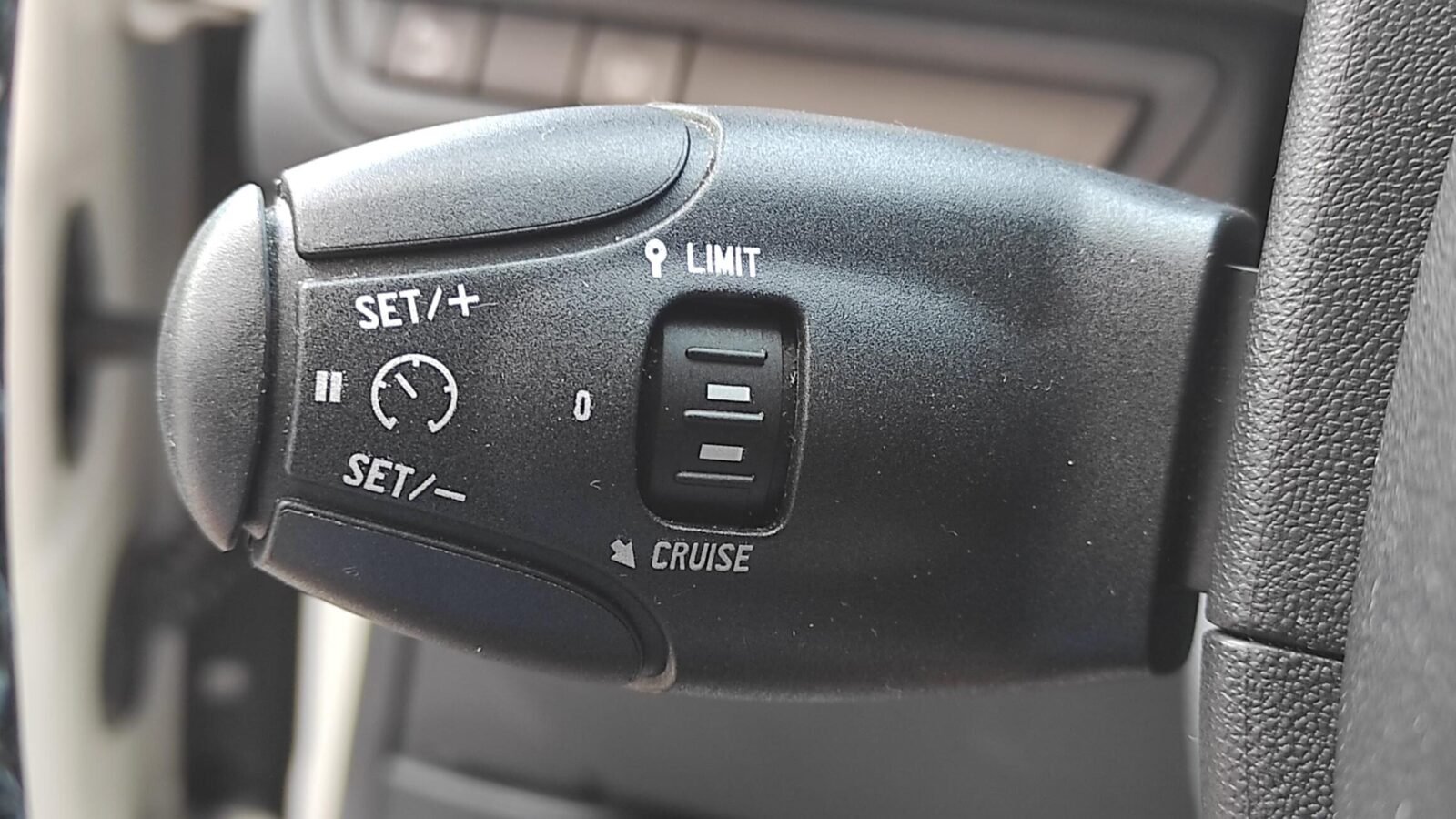 PEUGEOT 2008 1.6 BlueHDi ALLURE